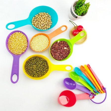 Sæt med 12 måleskeer, målebægre til køkken og bagning i plast