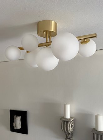 Molekyl taklampe L58 - messing/opal