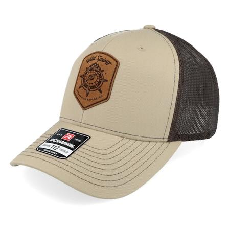 Wild Spirit - Beige trucker Casquette - Compass Shield Brown Patch Khaki/Coffee Trucker @ Hatstore