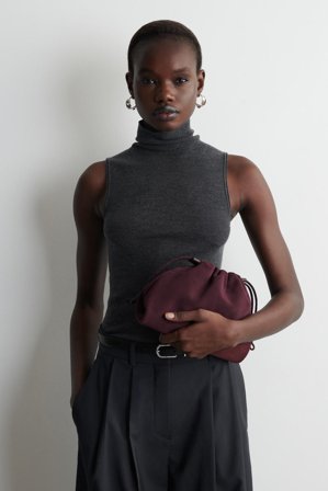 COS Damen Kleine Cavatelli Clutch - Leder - Rot