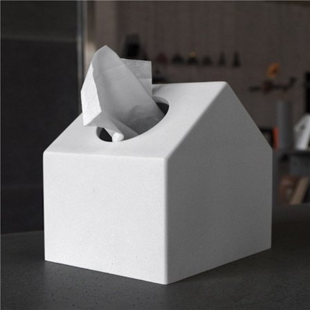 Klekseboks, formet som et hus, for firkantede bokser. Hvit farge