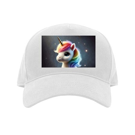 Kasket Siddende enhjørning med regnbuehår i blødt lys, stjerner i baggrunden og eventyrlig følelse i charmerende fantasy illustration