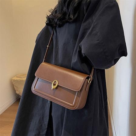 Høj Sense Stilful Taske Kvinde 2023 Ny Vinter Ensfarvet All-Match Lille Firkantet Taske Enkel Fritid Pendler Skuldertaske Brown