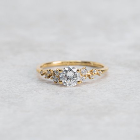 Förlovningsring Liljekonvalj, 18K rödguld : Carat - Vänligen välj, Diamanter - Labbodlade, Gravyrstil - Vänligen välj, Storlek - 45 - Förlovning- och 