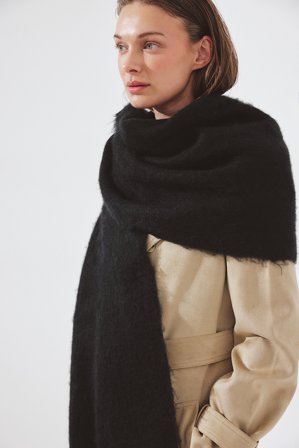 NA-KD Återvunnen mjuk scarf med flätade fransar - Sjalar & Halsdukar - Svart - One Size