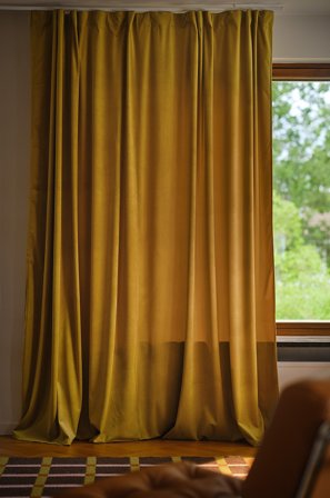 Jotex - Fløyelsgardin 1-lengde Ekstra Bred Senapsgul - SAVANNAH - Kjøp Fløyelsgardiner hos Jotex