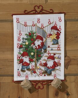 Broderipakke Kalender Nisser pynter tre - Permin