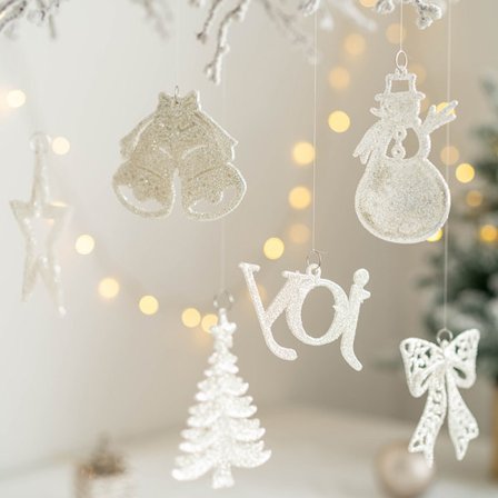 5 små gnistrande julhängen dekorerade med femuddiga stjärnklockor julgranshängen i olika storlekar