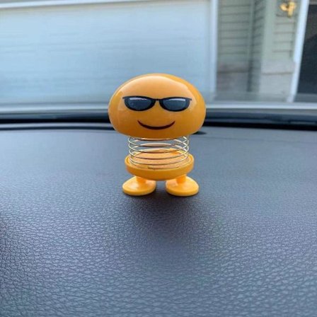 Ristende hode leketøybil ornament hode dukke søt tegneserie morsom ristende hode robot søt bil dashbord dekorasjon bil (kul) gul