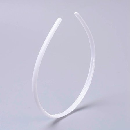 Vit 8 mm. bred tandad plastdiadem