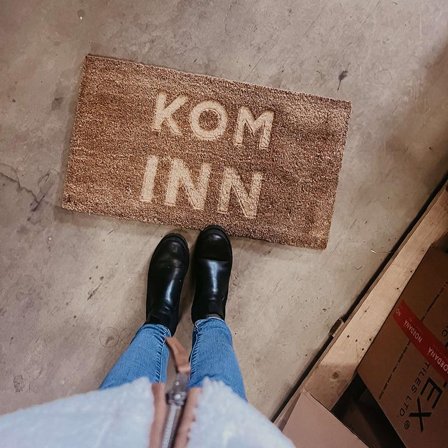 Trend Design Dørmatte "Kom Inn" (gravert)