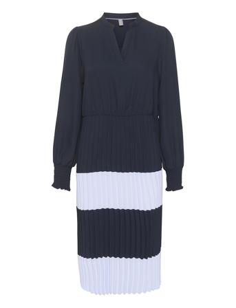 Cubetty Dress Dresses Cocktail Dresses Marineblå Culture*Betinget Tilbud