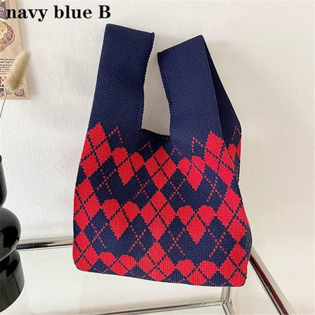 Stickad handväska Knot handledsväska MARINBLÅ B B