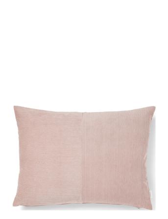 Wille 45X60 Cm Home Textiles Cushions & Blankets Cushions Lyserød Compliments