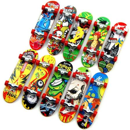 Finger Mini Skateboard, Deck Truck Finger Board Skate Legetøj Perfekt til Børnefest Favør Taske Fyld Børn Gave Tilfældig 6stk