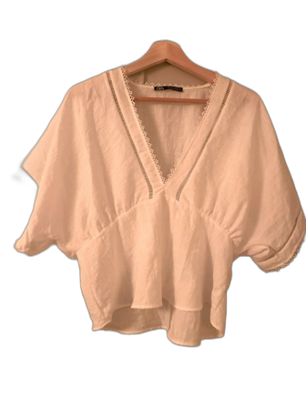 Vit blus med spetsdetaljer från Zara