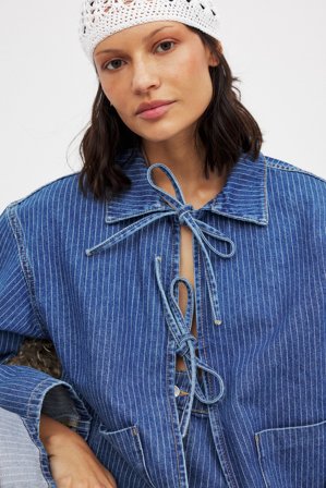 NA-KD Chemise en jean à fines rayures et détail noué - - Bleu/Rayé - EU 42