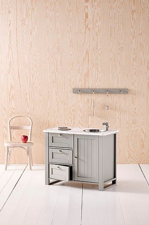 Jotex - Cocina Barnkök Furu - MDF Grågrön LA - Köp Barnskåp & barnhyllor hos Jotex