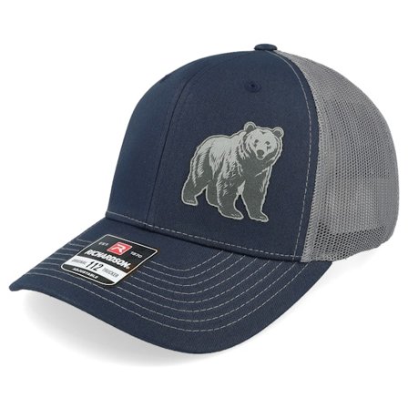 Wild Spirit - Blå trucker Keps - Bear Engraved 112 Split Navy/Charcoal Trucker @ Hatstore