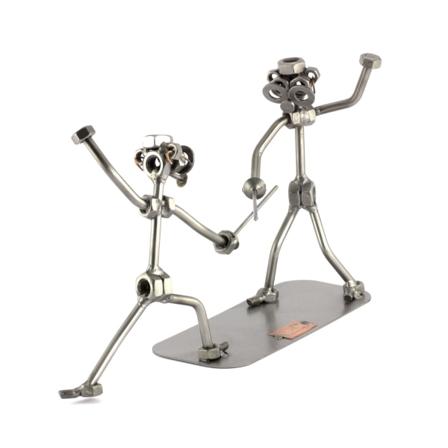 Fäktning metallskulptur Dimensions (cm) [H/W/L] 16x26x8