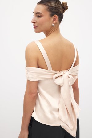 NA-KD - Topp i sateng med off-shoulder og knyting i ryggen - Fest-topper - Beige - EU 36