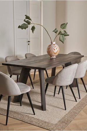 &Home - Country spisegruppe med 1 bord + 6 stole - Brun - Spisebordssæt 6 personer - Fra Homeroom