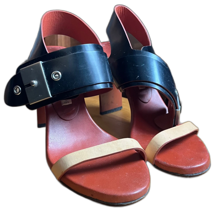 Unika klackade sandaler från Acne Studios