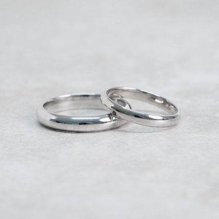 Alm, 18K Weißgold : Breite - 1,3 mm, Gravurstil - Bitte wählen Sie, Größe - 45, Höhe - 1,3 mm, Oberfläche - Glänzend