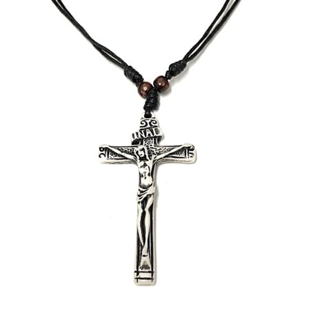 Svartvitt kors halsband med textilrem