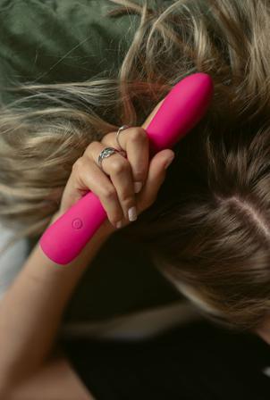 One-Hand Vibrating G-Spot Dildo - Vuxen.no - Knipekuler, G-punkt, rabbit vibrator, klitoris favoritter & store, sprutende dildoer.