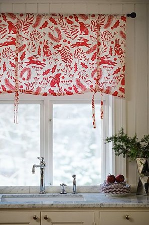 Jotex - Roll Up-gardin Antikvit/röd WONDERWORLD - Köp Hissgardiner hos Jotex