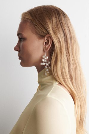 COS Women's Orecchini Di Perle D'acqua Dolce A Cascata Spaiati in Bianco