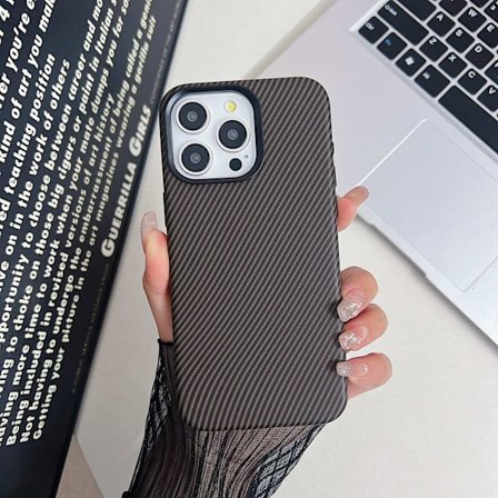 Fodral för iPhone 14 Brun Kolfibertextur Magnetiskt Läder Anti-fall