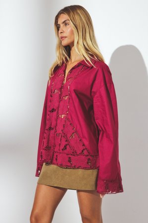 Shpresa x NA-KD - Bluse med broderi og lange ermer - Skjorter - Burgundy - EU 44