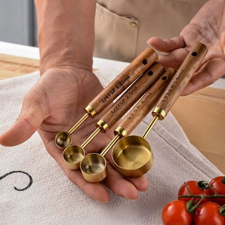 Gullbelagt måleskje i rustfritt stål måleskje akasie trehåndtak måleskje måleverktøy firesett kjøkken bakeverktøy