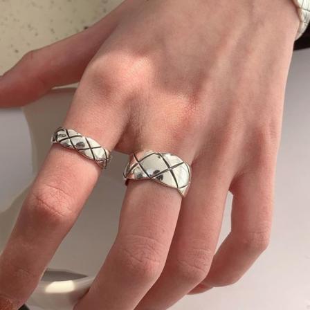 Tyk og tynd Rhombus åben ring A164-wide face