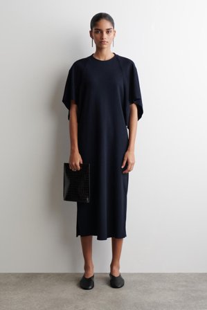 COS Frauen Skulpturales Midikleid Mit Drapierung in Blau