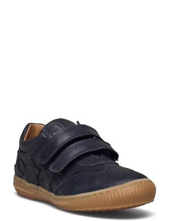 Small Star Velcro Sneaker Black Pom Pom