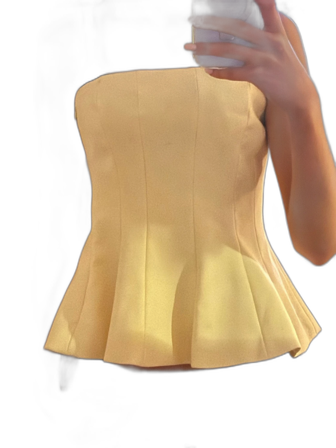 Ljusgul topp med volang