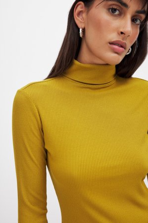 NA-KD Long Sleeve Roll Neck Top - Turtlenecks - Gul - XS (EU 32)