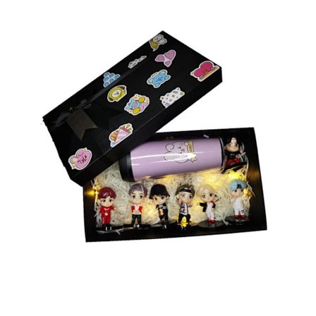 BTS gaveæske sæt med 8 stk. figur og 350 ml flaske