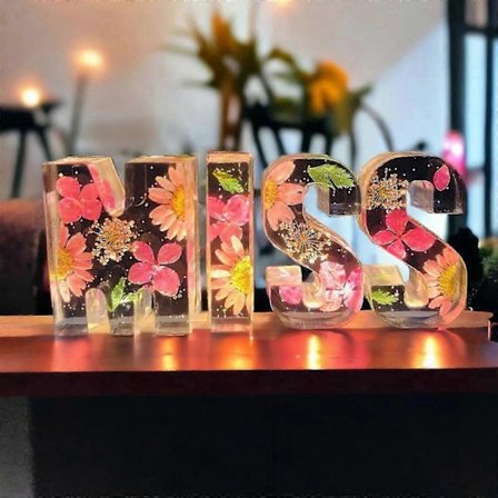Pressede Blomster Resin Bogstaver med LED Lys, Floral Resin Natlampe 26 Bogstavsvalg, 50% Tilbud - Perfet