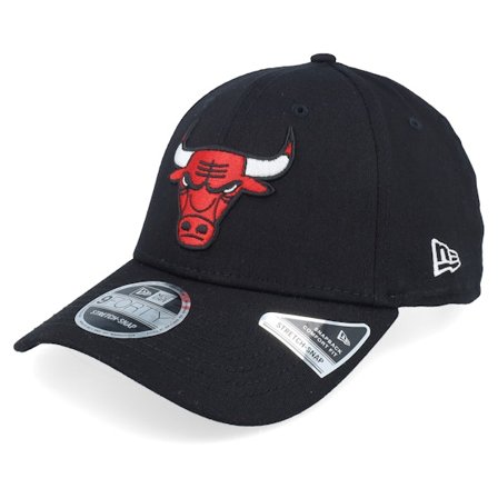 New Era - NBA Svart adjustable Caps - Chicago Bulls 9FORTY Stretch Snap Black/Black Adjustable @ Hatstore