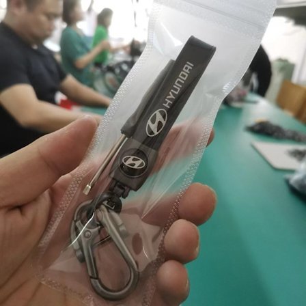 Läder nyckelring till bil, metall nyckelring till bil, passar till bilnyckeltillbehör