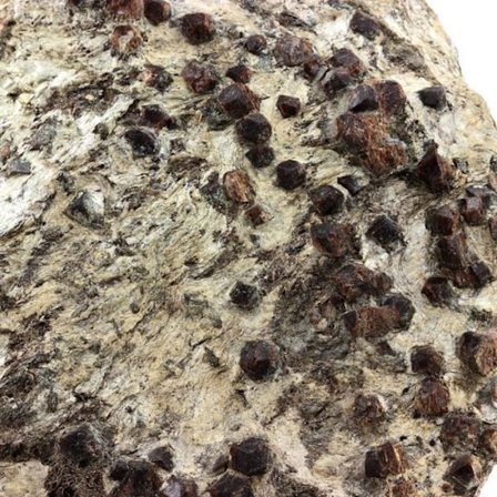 Stenar och mineraler. Almandine Granat + Mica Schist. 6228,5 ct. Otz-dalen, Tyrolen, Österrike.