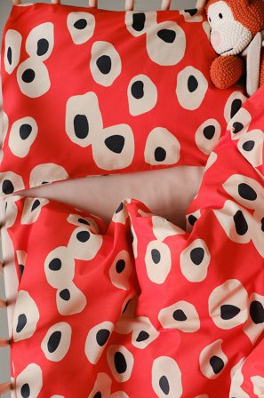 Jotex - Mini Dynetrekksett Barneseng Økologisk tomatrød - OVO - Kjøp Sengesett til barn hos Jotex