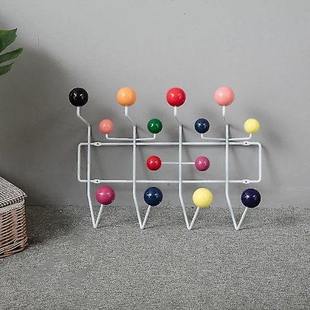 Klassinen Hang It All -takkiripustin, Mid Century Modern -seinäasennusvaatteiden koukut maalattujen massiivipuu pähkinäpallojen kanssa puunvärisellä 