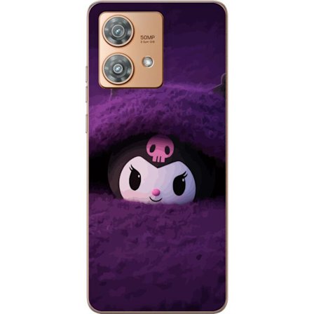 Kompatibelt Mobildeksel til Motorola Edge 40 Neo Kuromi i et lilla fluffete miljø med en mystisk kawaii-design.