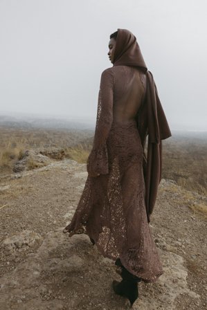 NA-KD Robe mi-longue en dentelle à dos ouvert - Robes Nouvel An - Marron - EU 38