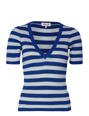 Candra Villapaita Sininen Baum Und Pferdgarten